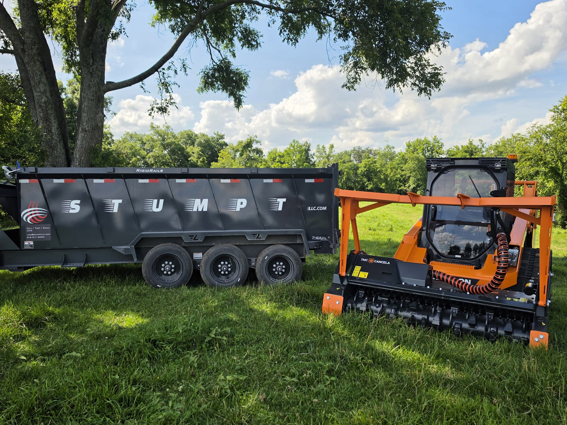 STUMPT gooseneck dump trailer beside the Develon DTL35 with mulcher head